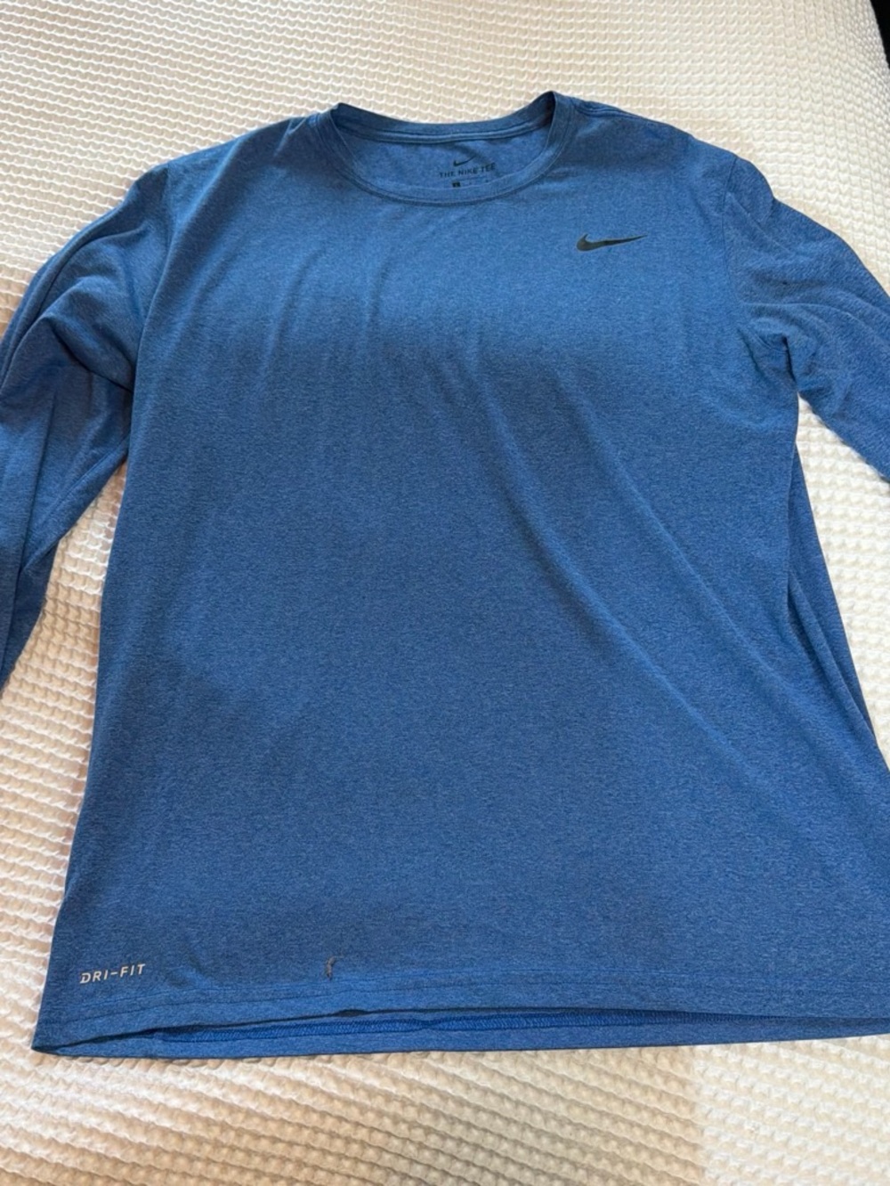 Nike Men’s Long Sleeve Dri-FIT Top in Heather Blue
